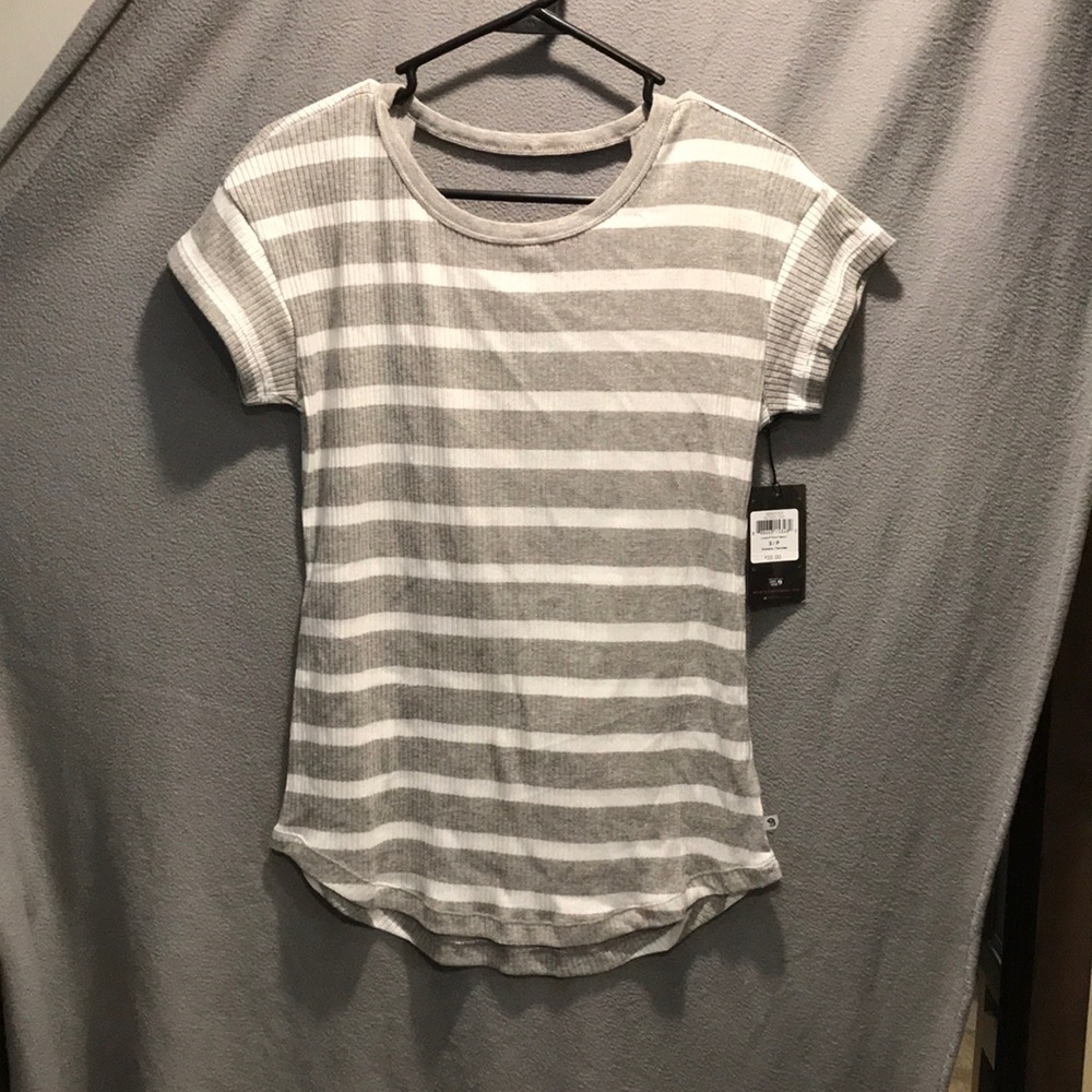 NWT Mountain Hardwear shirt. Size- S